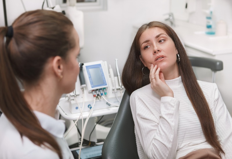 A patient in pain is consulting a dentist in a clinic for Emergency Dental Treatment in Germantown, TN